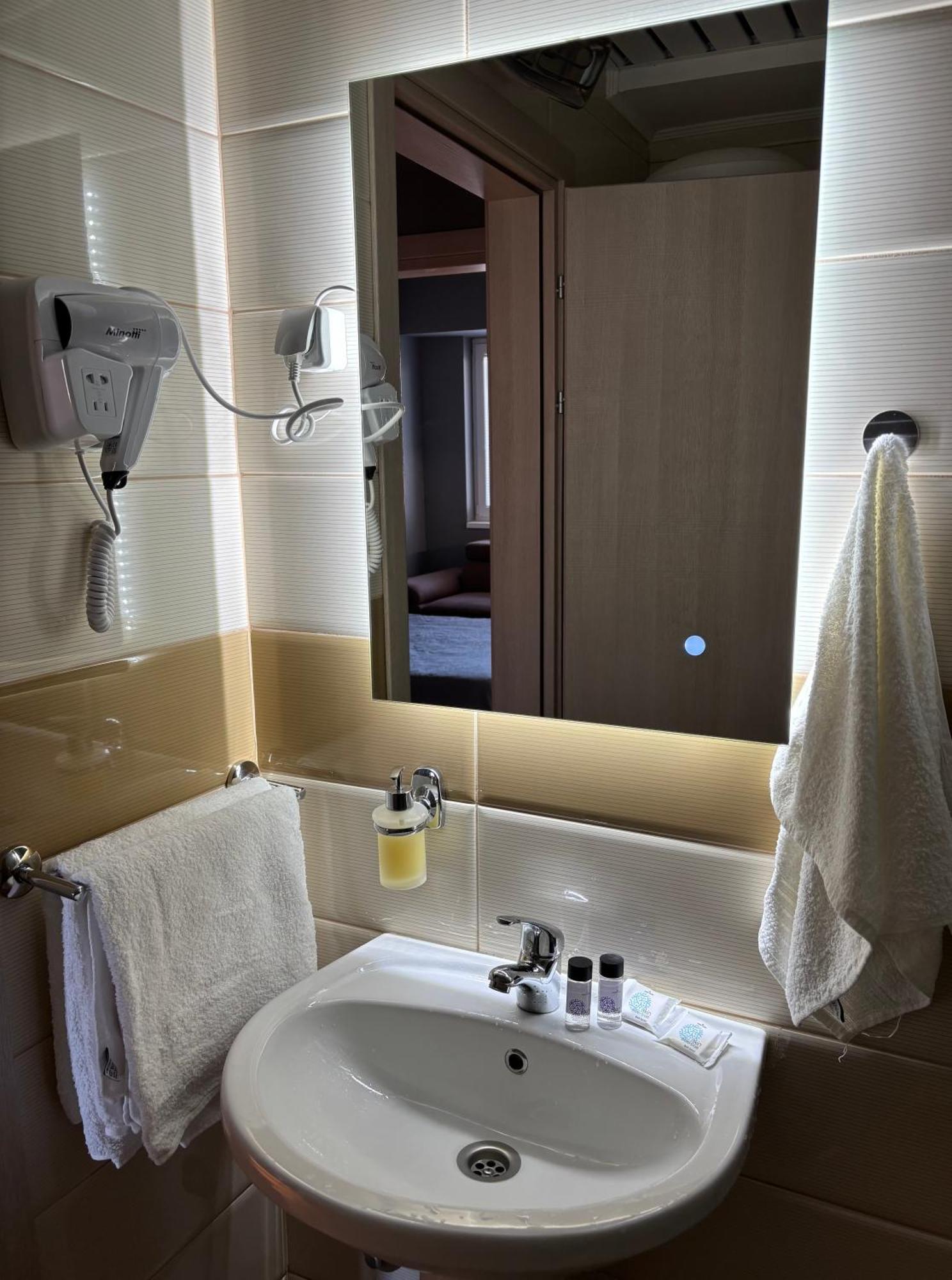 Ambe Apartments Bitola Buitenkant foto